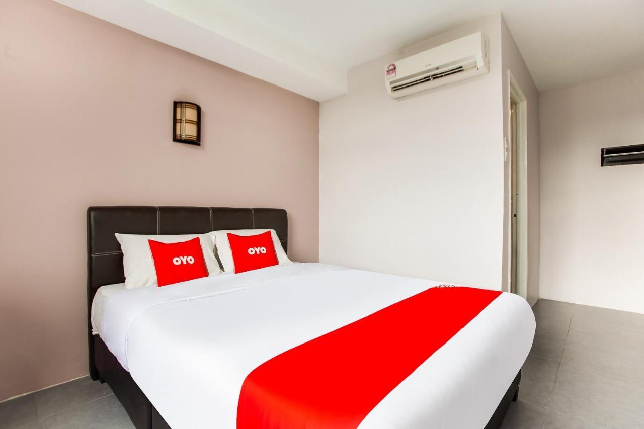 Oyo 89631 988 Hotel Johor Bahru Exteriör bild