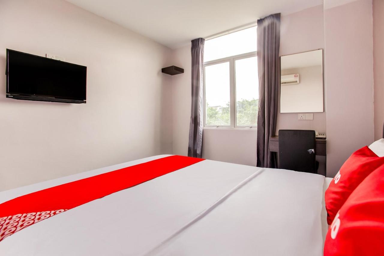 Oyo 89631 988 Hotel Johor Bahru Exteriör bild