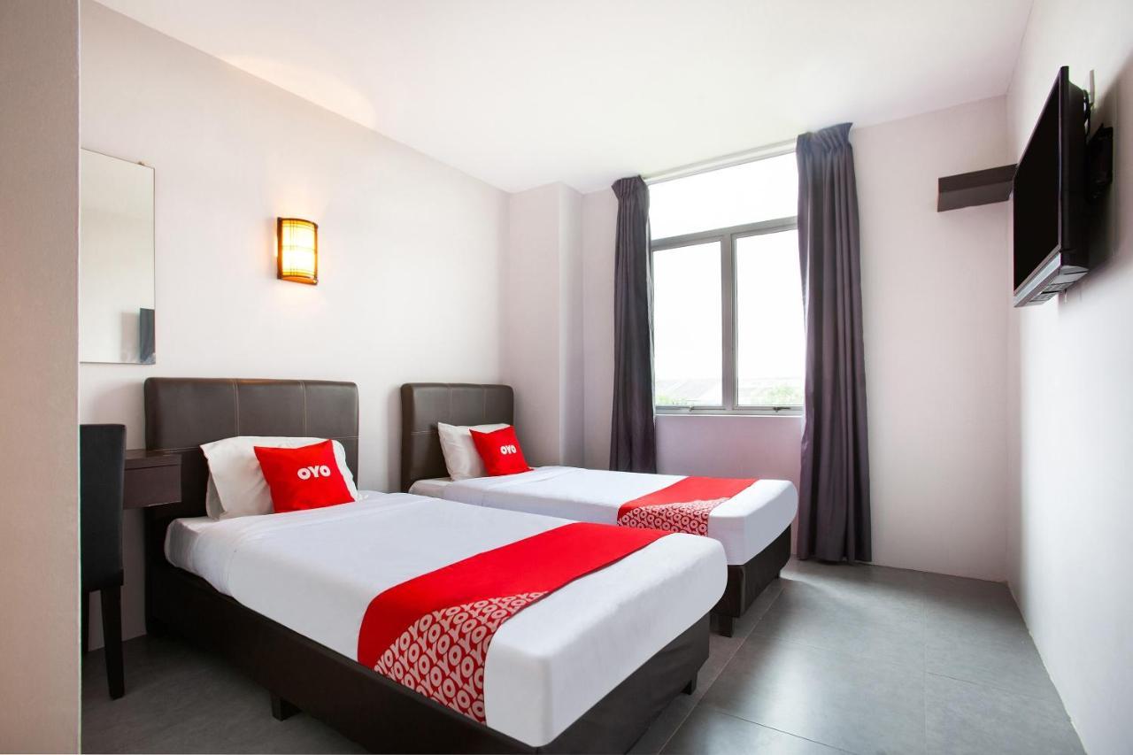 Oyo 89631 988 Hotel Johor Bahru Exteriör bild