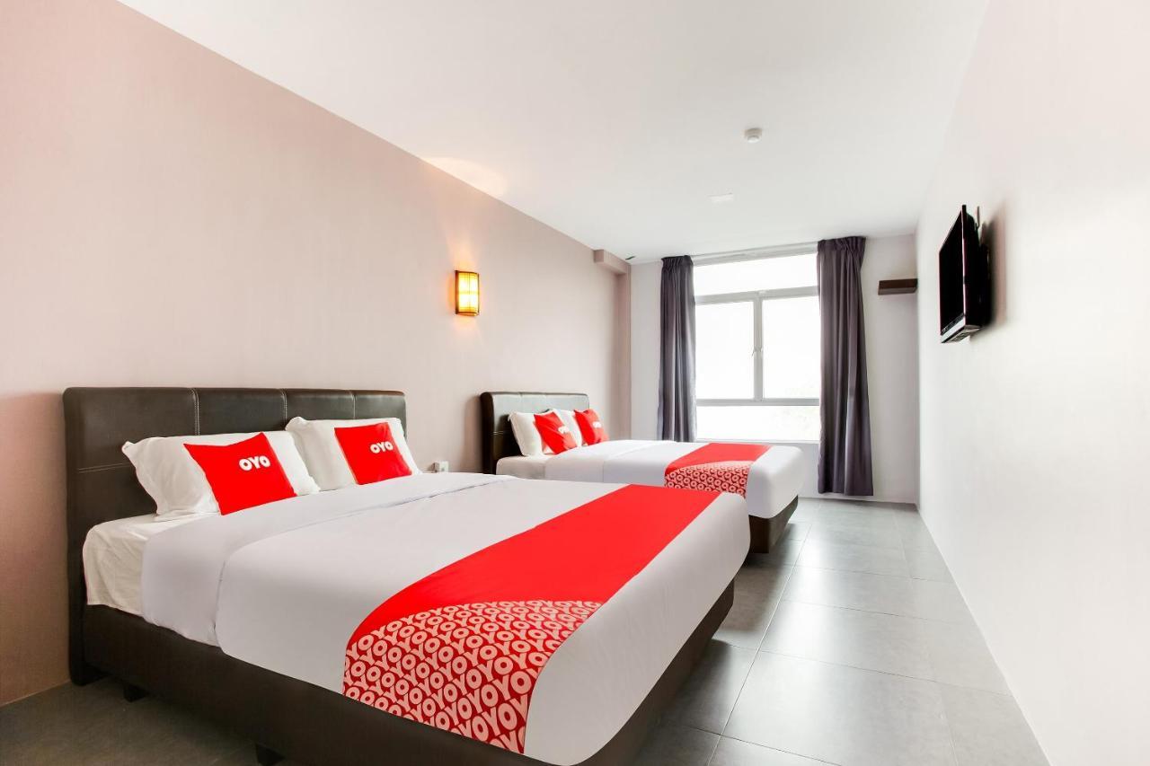 Oyo 89631 988 Hotel Johor Bahru Exteriör bild